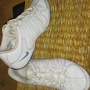 Nike Women's White Athletic Shoes Sz7